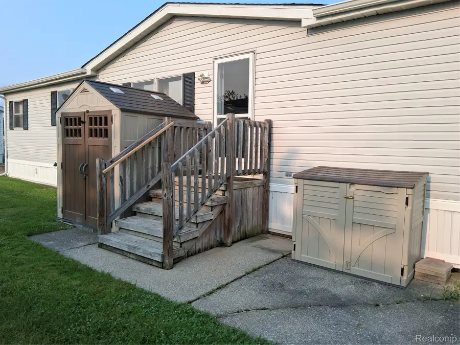 29142 Rosewood Street, Flat Rock, MI 48134 - #3