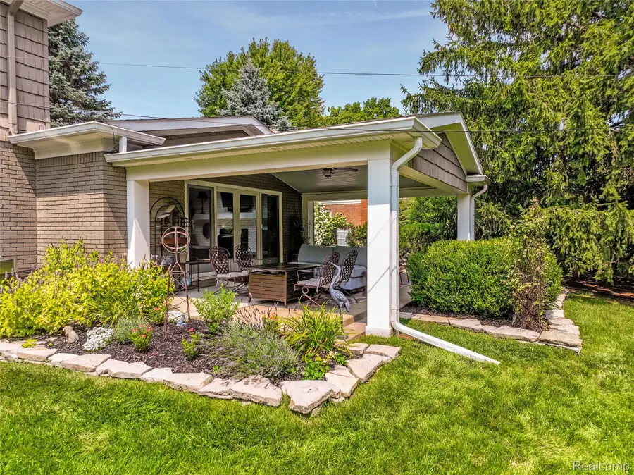 3837 Shellmarr Lane, Bloomfield, MI 48302 - #3