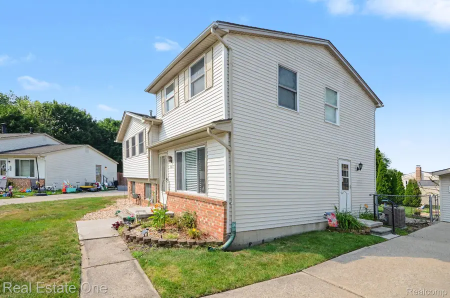 41637 Cimarron Street, Clinton Township, MI 48038 - #2