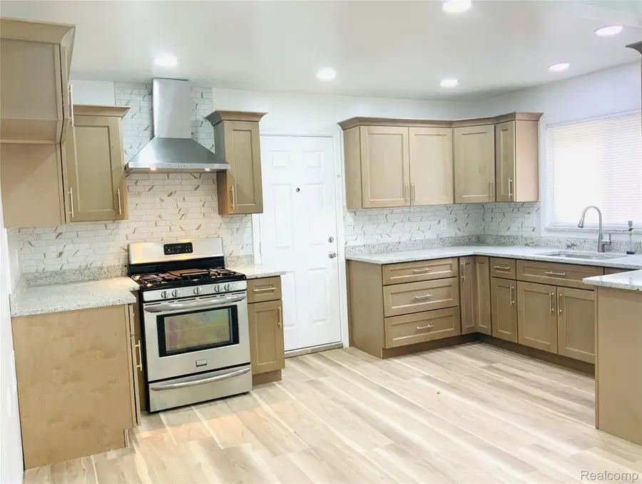 6475 N Highland Street, Dearborn Heights, MI 48127 - #2