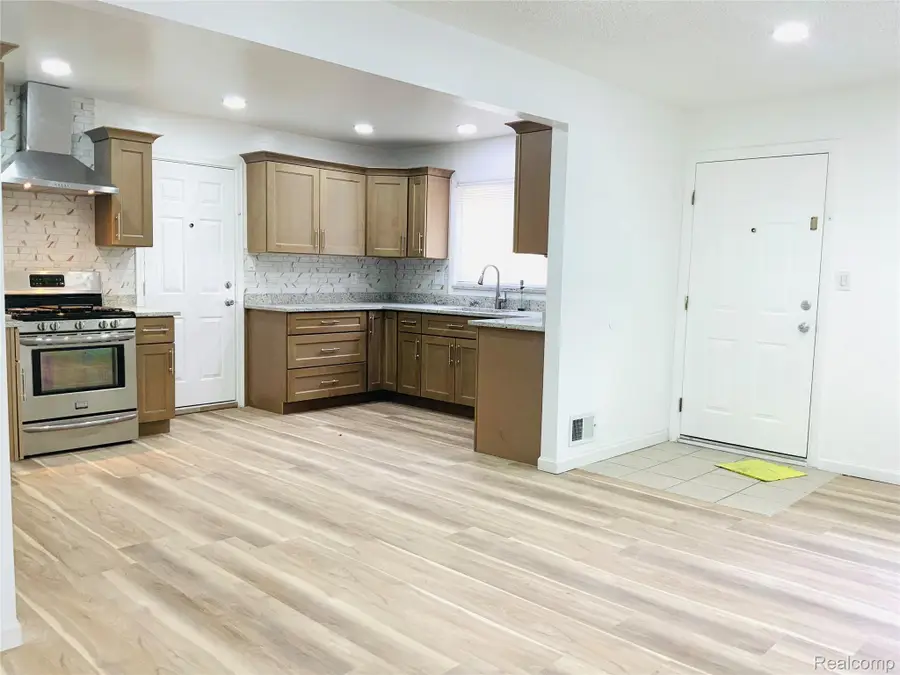 6475 N Highland Street, Dearborn Heights, MI 48127 - #3