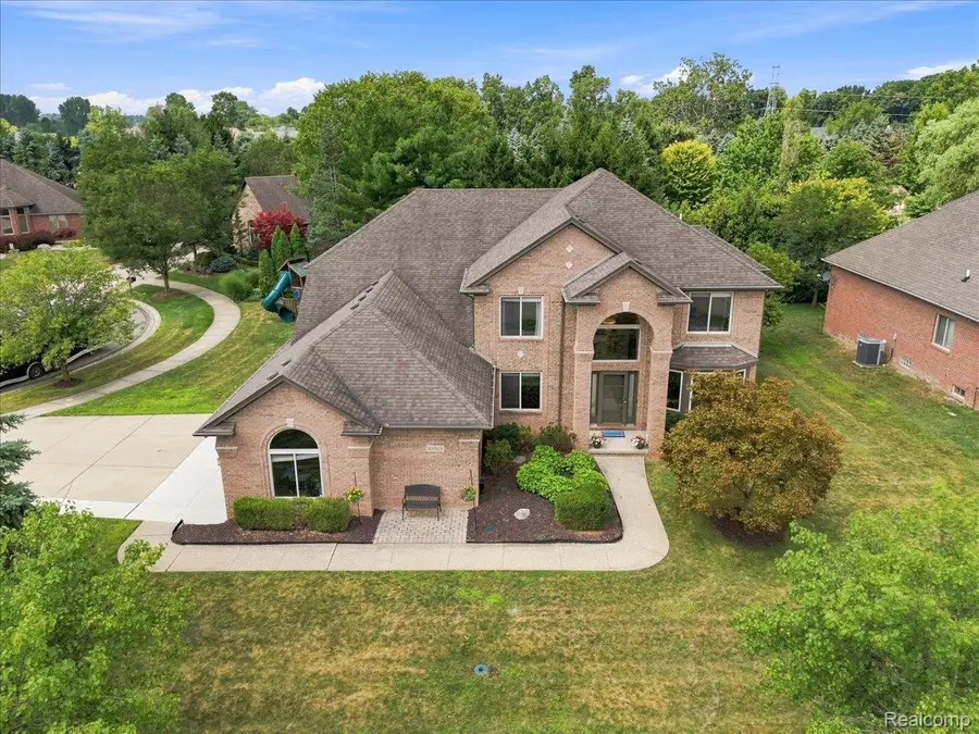 55513 Caesars Drive, Utica, MI 48315 - #2