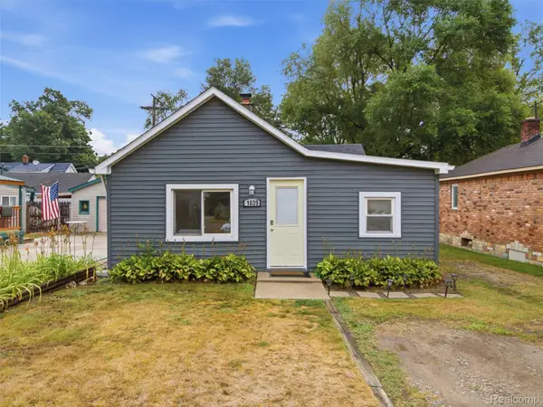 1039 Ennest Boulevard, WhiteLake, MI 48386