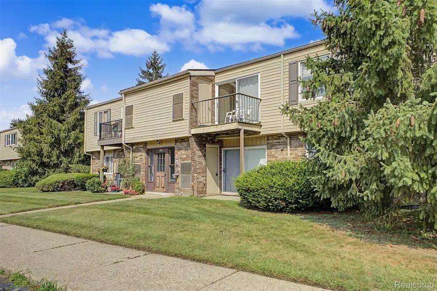 38220 Fairway Court, Clinton Township, MI 48038 - #2