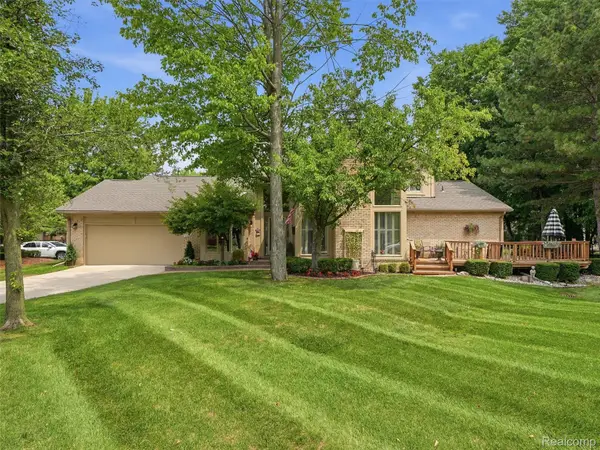 43162 W Kirkwood Drive, ClintonTownship, MI 48038