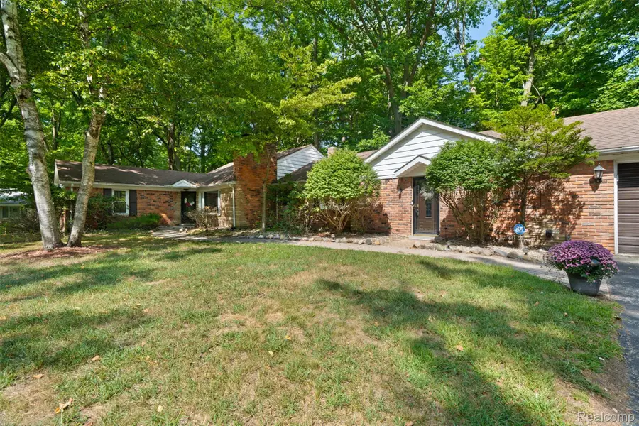 23640 Oak Glen Drive, Southfield, MI 48033 - #2