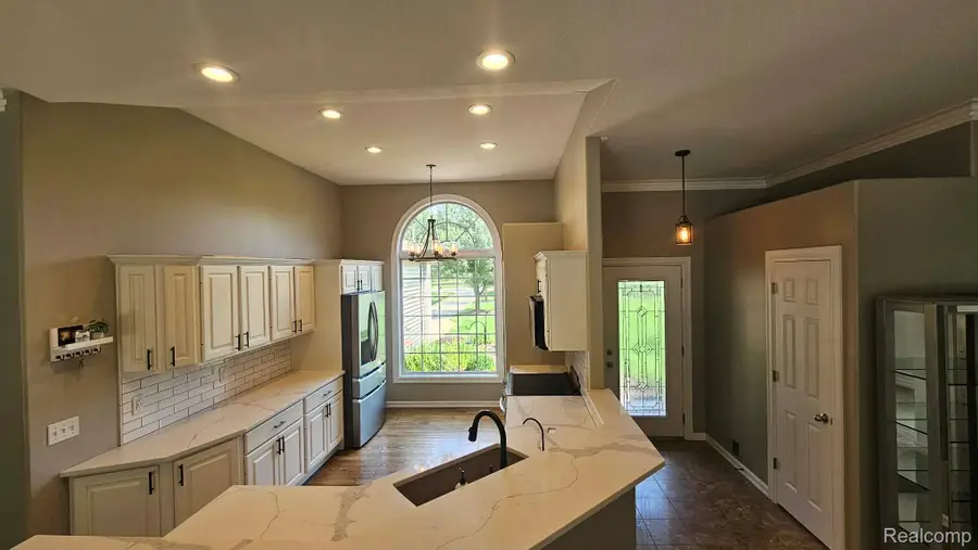 10070 N Fenton Road, Fenton, MI 48430 - #3