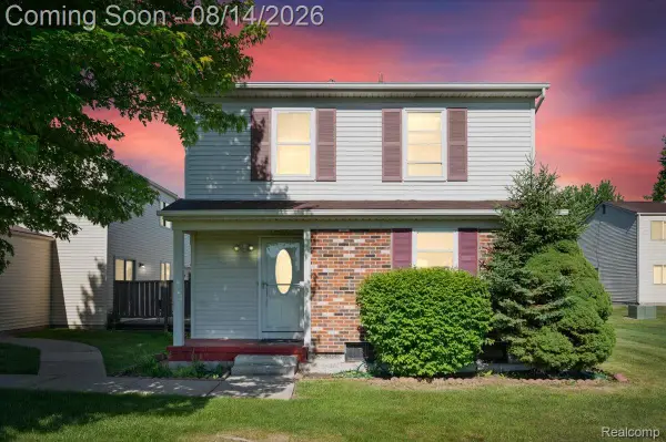 2824 Roundtree Drive, Troy, MI 48083