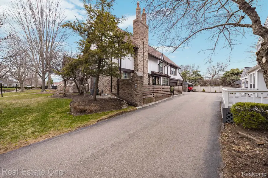 21901 Shore Pointe Lane #39, Saint Clair Shores, MI 48080 - #3