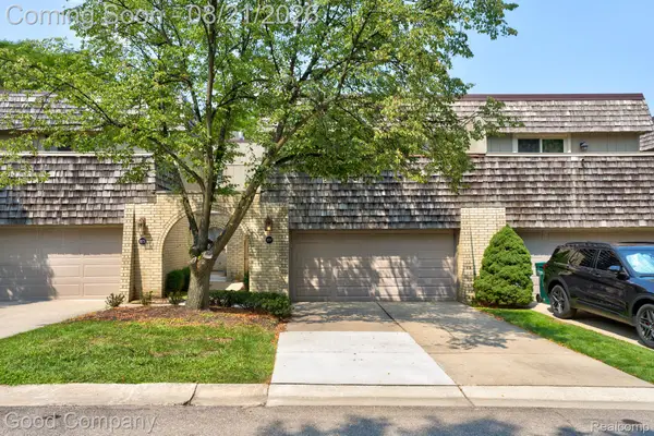 1277 Oakwood Court, RochesterHills, MI 48307