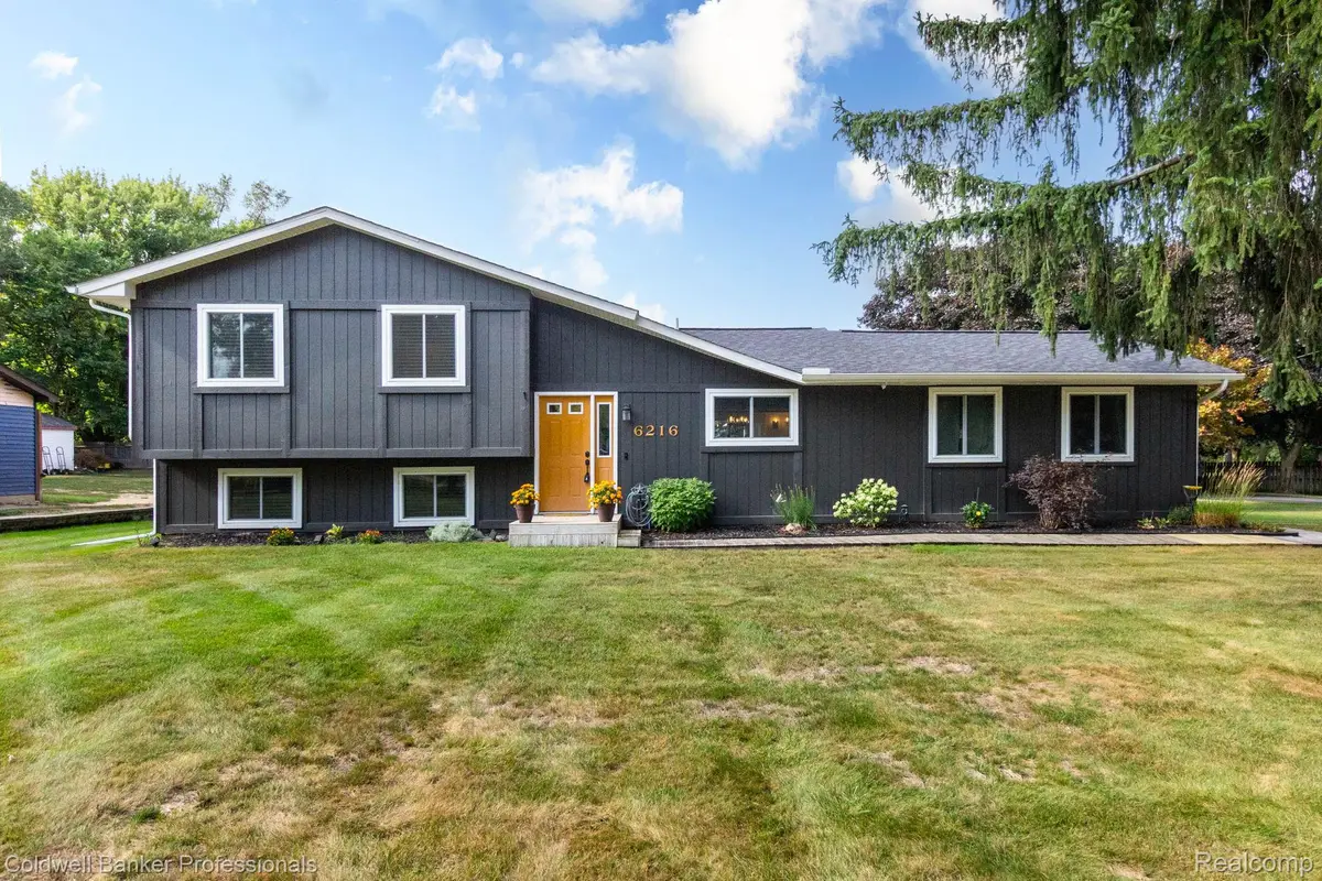 6216 Elizabeth Lake Road, Waterford, MI 48327 - #1