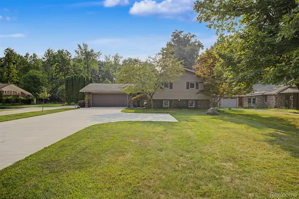 21055 Parke Lane, GrosseIle, MI 48138