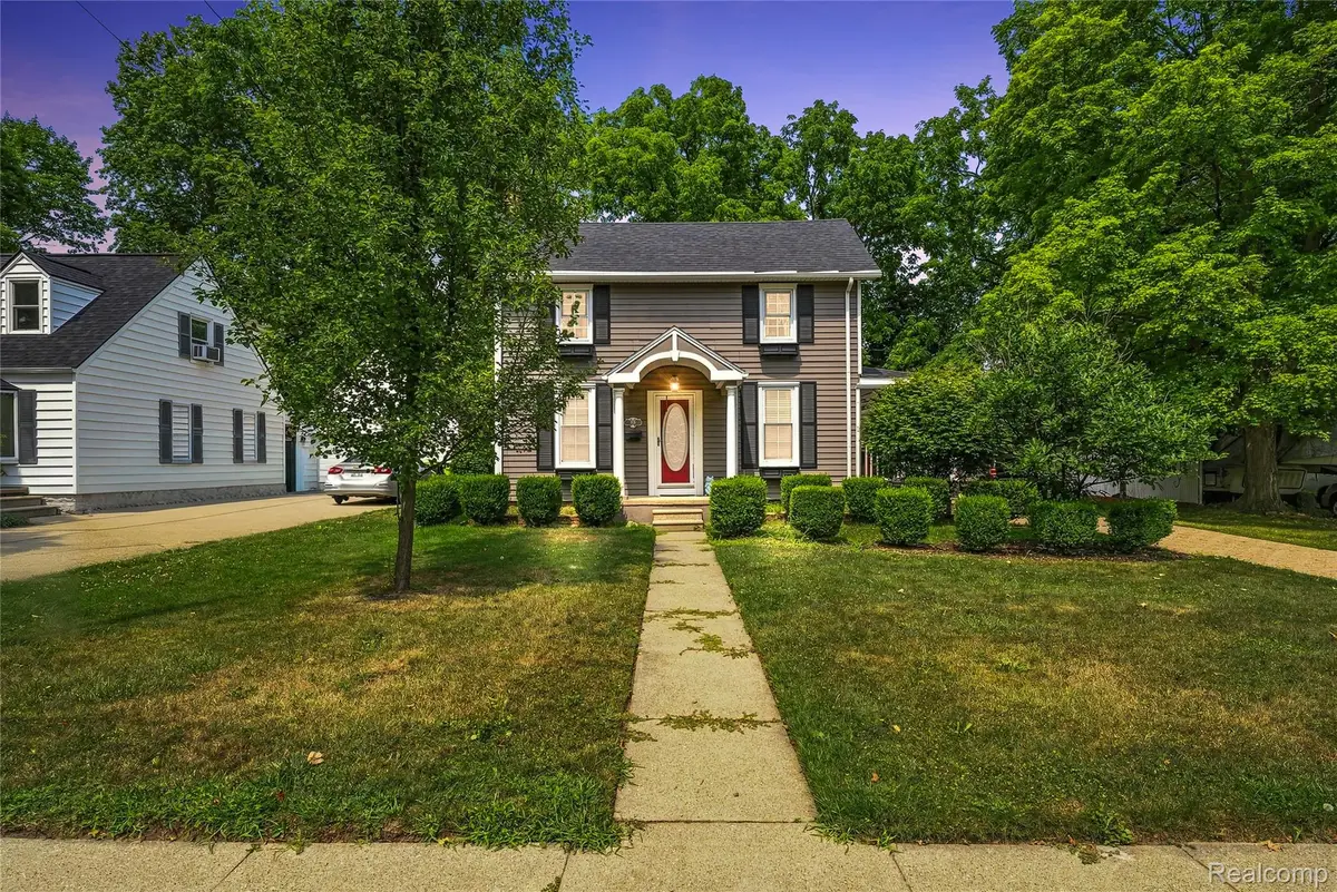 915 Main Street, Fenton, MI 48430 - #1