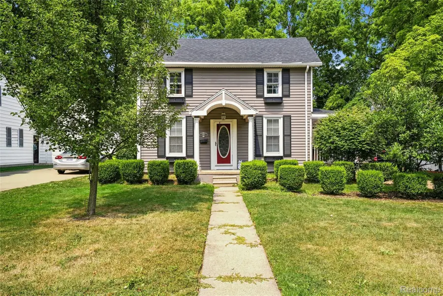 915 Main Street, Fenton, MI 48430 - #2