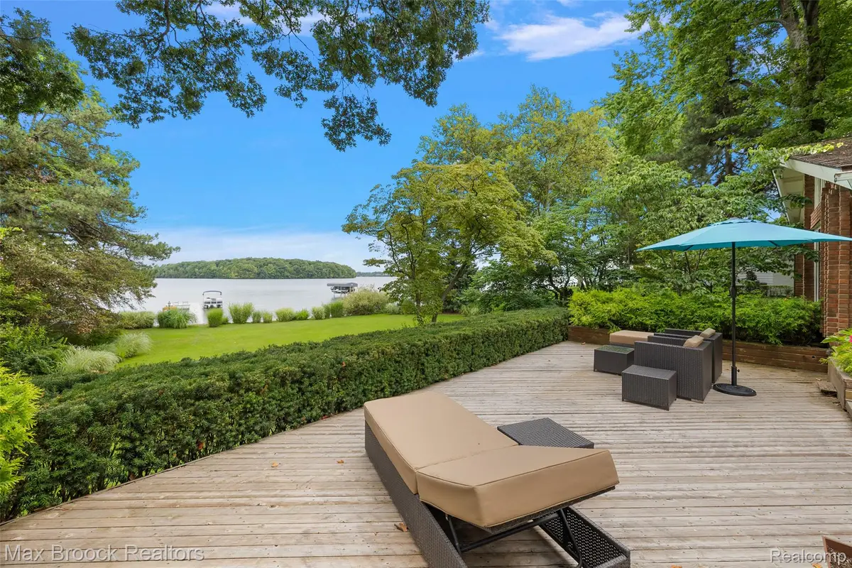 3377 W Shore Drive, Orchard Lake Village, MI 48324 - #1