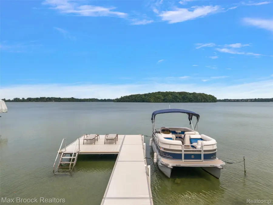 3377 W Shore Drive, Orchard Lake Village, MI 48324 - #2