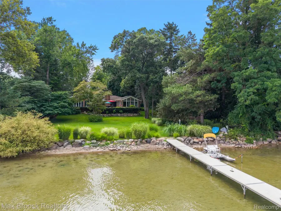 3377 W Shore Drive, Orchard Lake Village, MI 48324 - #3