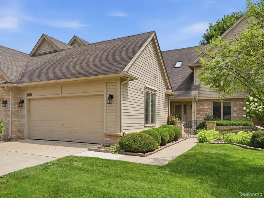 16905 Coral Lane, Macomb, MI 48042 - #2