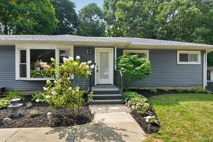 6235 Waldon Road, Clarkston, MI 48346 - #2