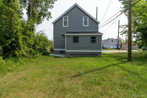 9325 E Warren Avenue, Detroit, MI 48214