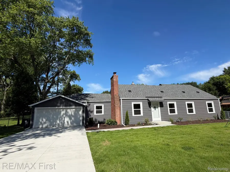 16045 Oporto Street, Livonia, MI 48154 - #2