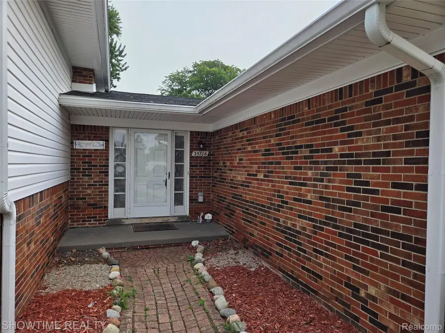 35706 Duke Drive, Sterling Heights, MI 48310 - #2