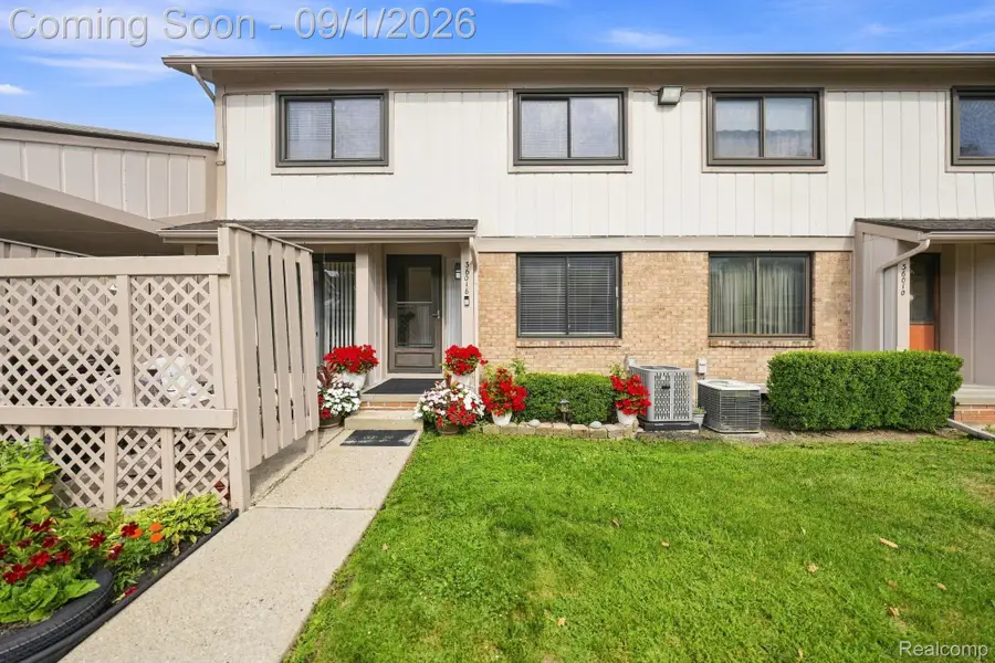 36018 Chapel Court, Clinton Township, MI 48035 - #3