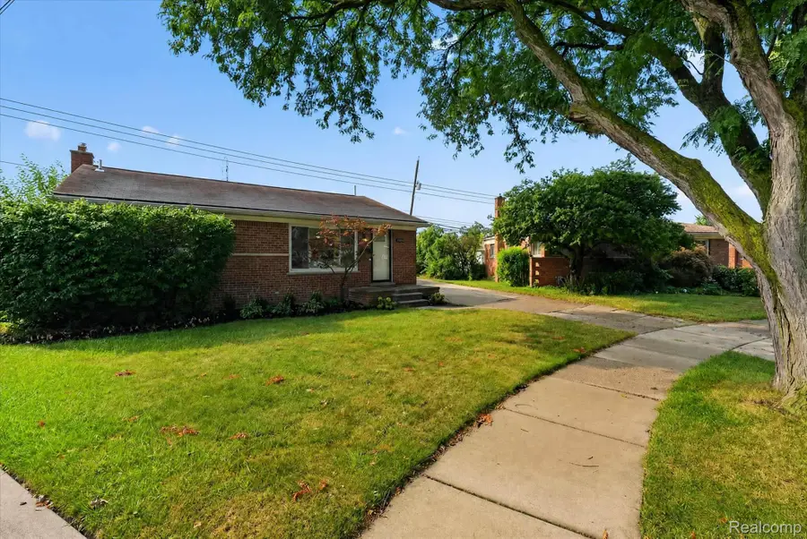 29100 Fourner Avenue, Madison Heights, MI 48071 - #2