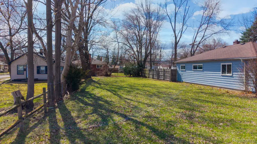 21913 Powers Avenue, Dearborn Heights, MI 48125 - #2