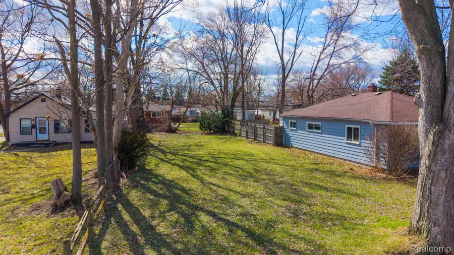 21913 Powers Avenue, Dearborn Heights, MI 48125 - #3