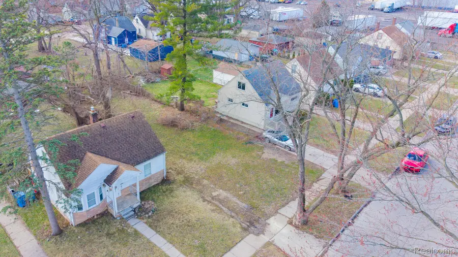 26115 Powers Avenue, Dearborn Heights, MI 48125 - #2