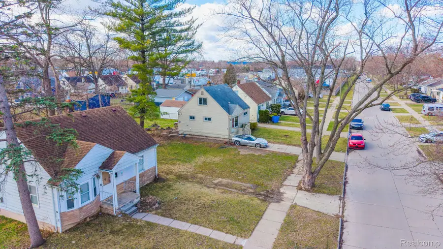 26115 Powers Avenue, Dearborn Heights, MI 48125 - #3