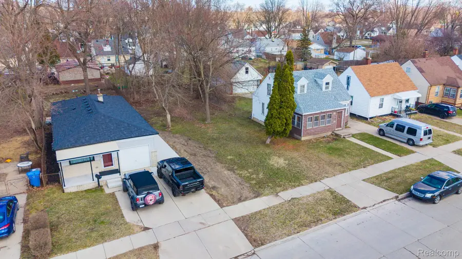 26166 Powers Avenue, Dearborn Heights, MI 48125 - #2