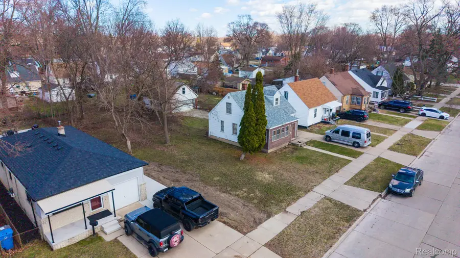 26166 Powers Avenue, Dearborn Heights, MI 48125 - #3