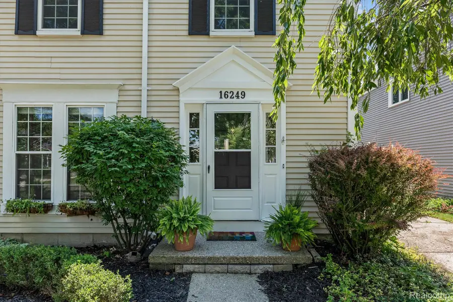 16249 Birwood Avenue, Beverly Hills, MI 48025 - #2
