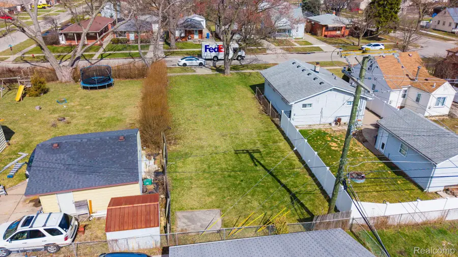 20751 Powers Avenue, Dearborn Heights, MI 48125 - #2