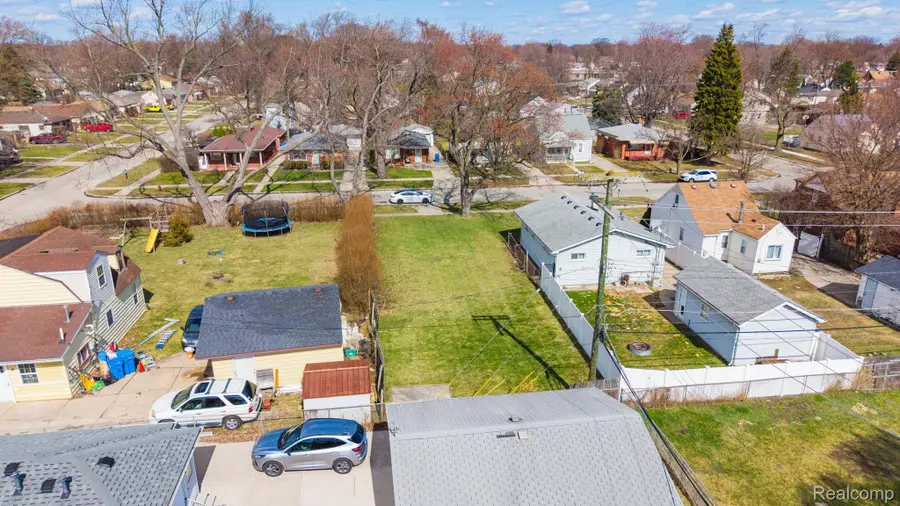 20751 Powers Avenue, Dearborn Heights, MI 48125 - #3