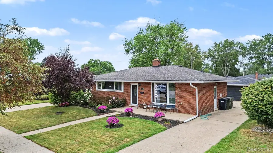 8965 Shannon Drive, Sterling Heights, MI 48314 - #2