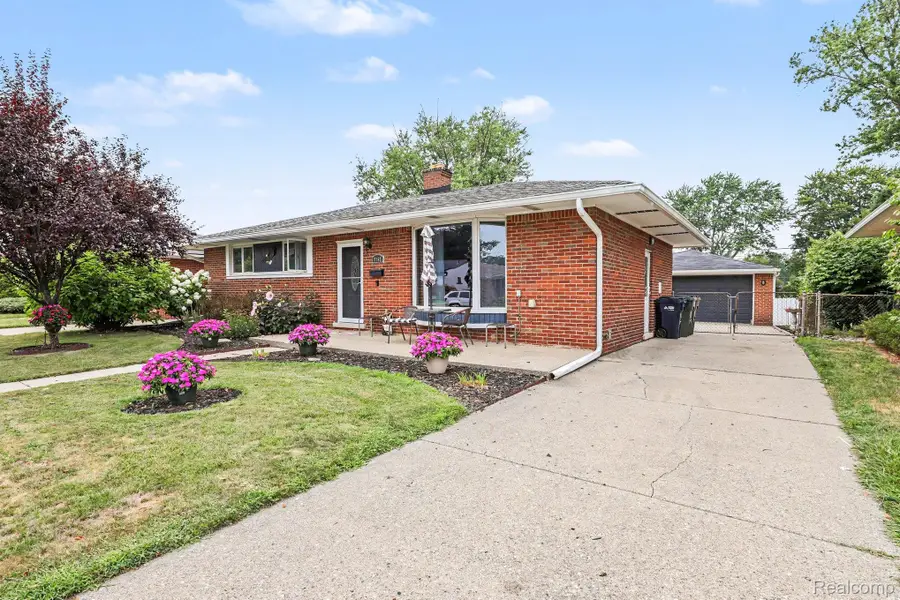 8965 Shannon Drive, Sterling Heights, MI 48314 - #3