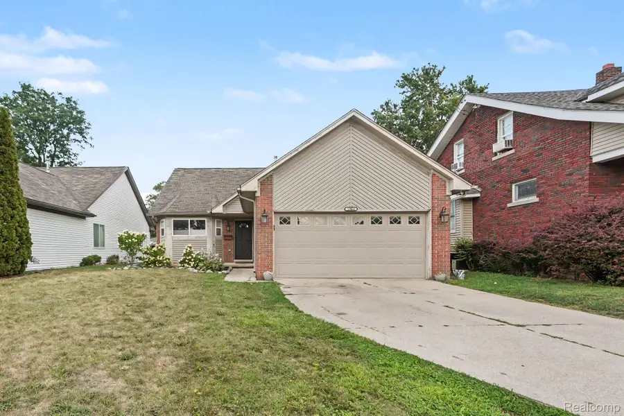 22064 Hayes Avenue, Eastpointe, MI 48021 - #3