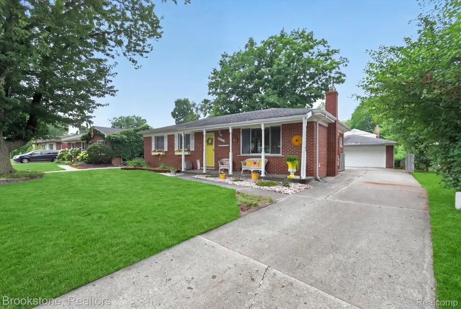 9233 Houghton Street, Livonia, MI 48150 - #2