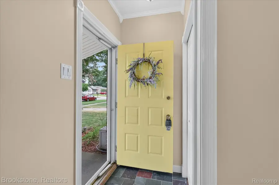9233 Houghton Street, Livonia, MI 48150 - #3