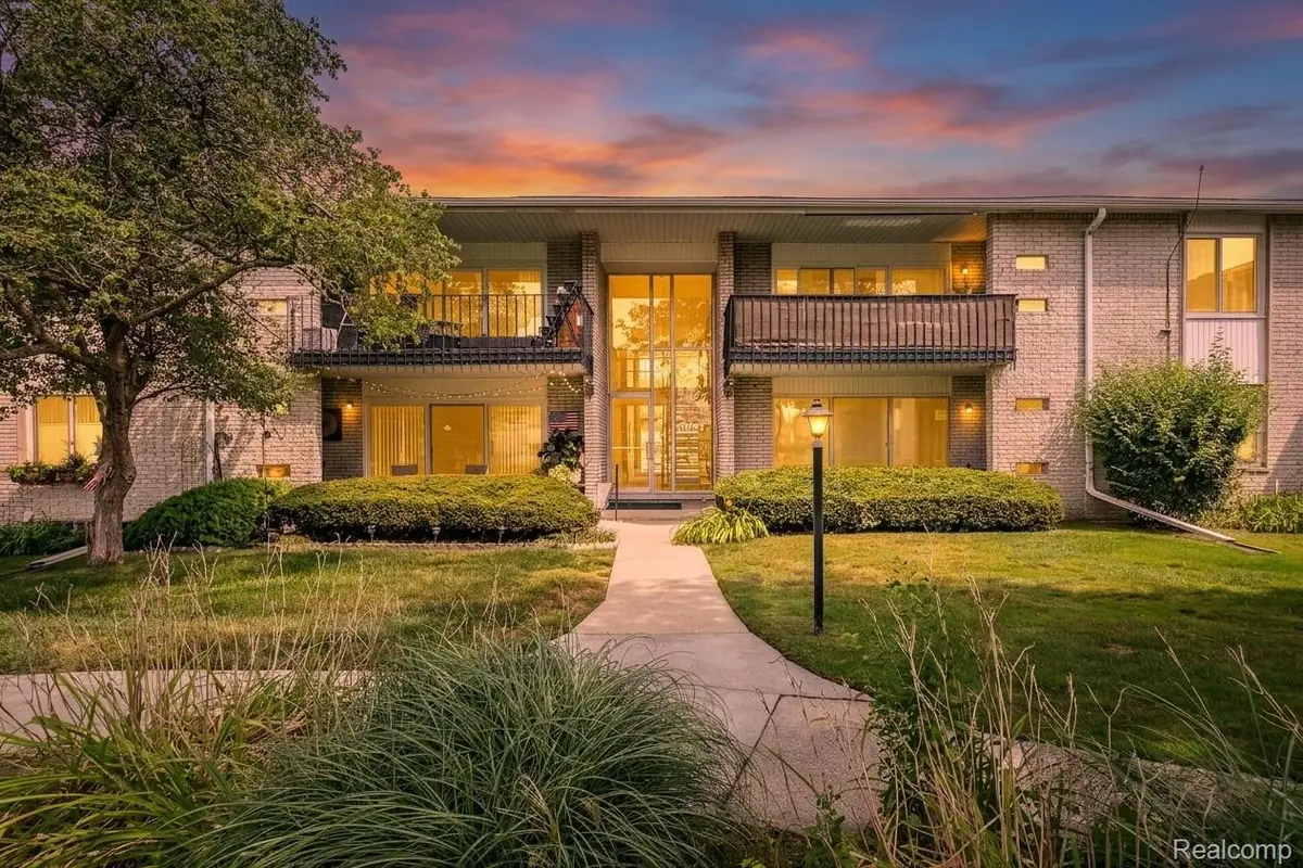 8513 Kennedy Circle #4, Warren, MI 48093 - #1