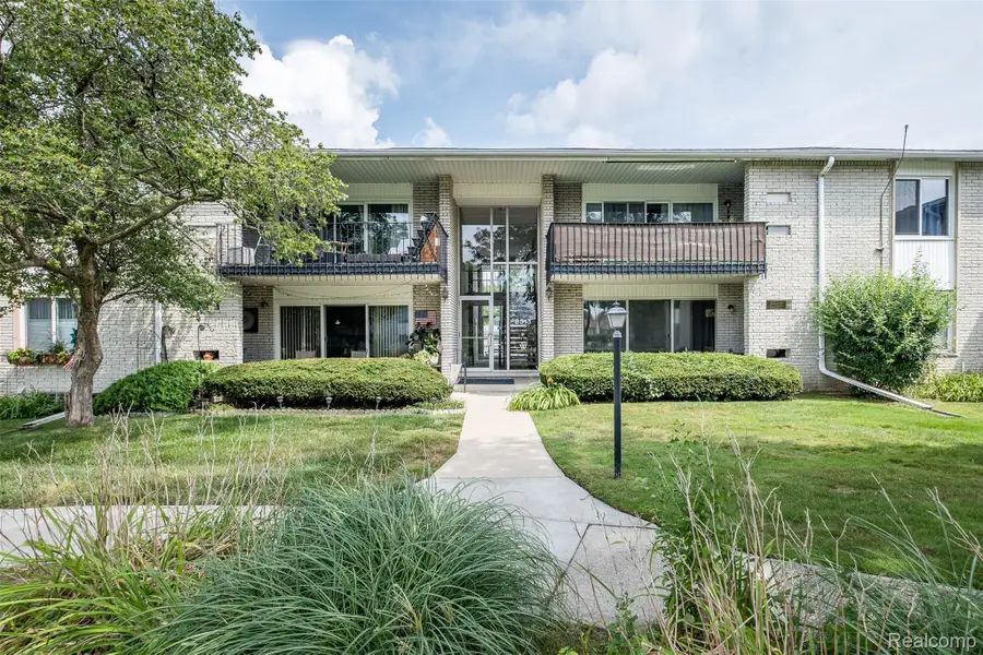 8513 Kennedy Circle #4, Warren, MI 48093 - #2