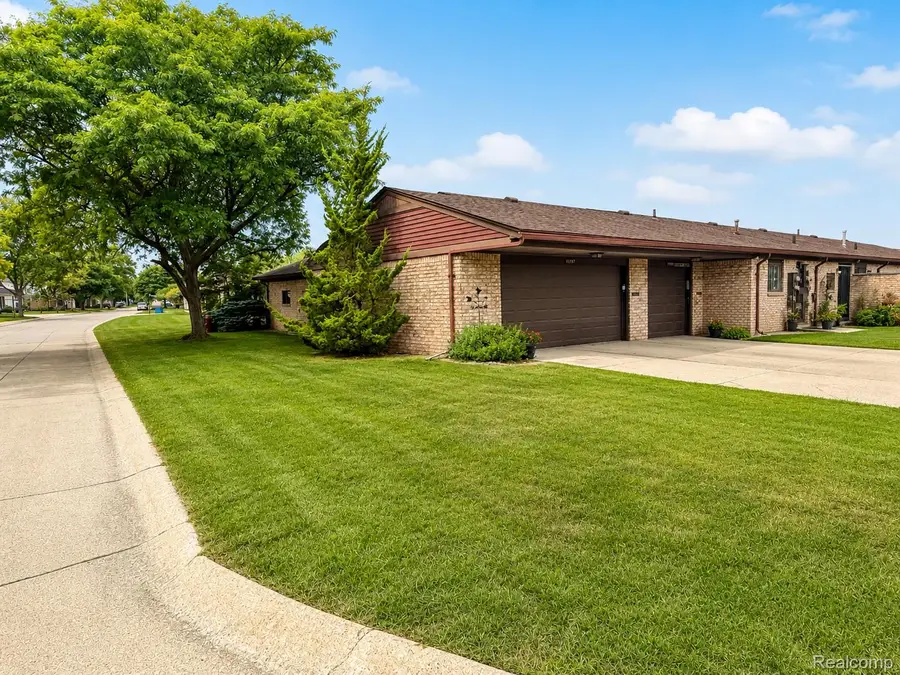 11797 Meadow Lane Drive, Warren, MI 48093 - #2