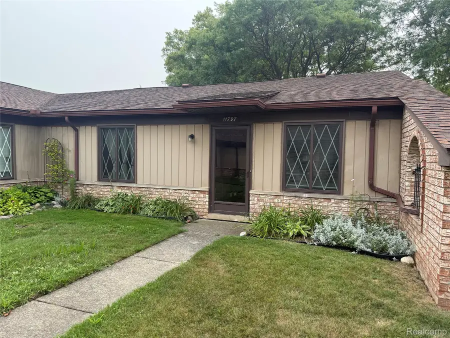 11797 Meadow Lane Drive, Warren, MI 48093 - #3