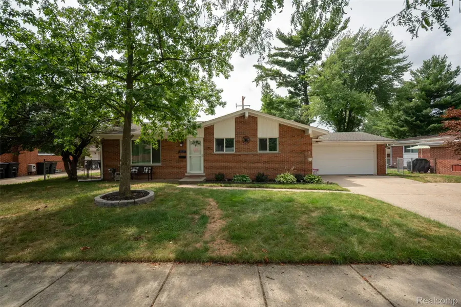 8921 Harvey Street, Livonia, MI 48150 - #2