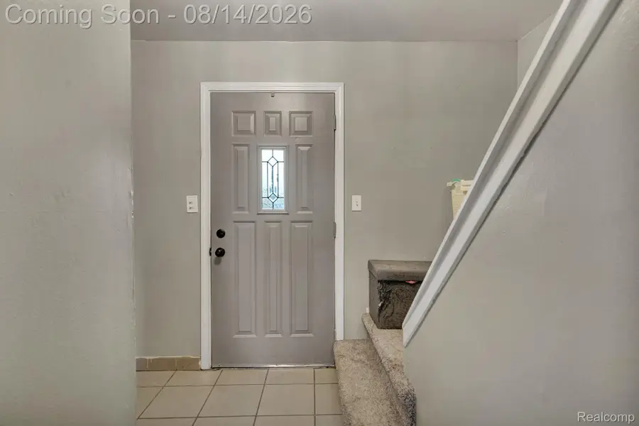 654 Manchester Street, Madison Heights, MI 48071 - #3