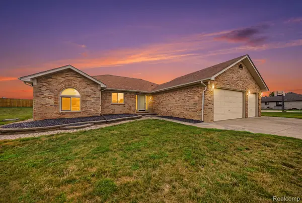 15690 Deepwood Court E, Fraser, MI 48026