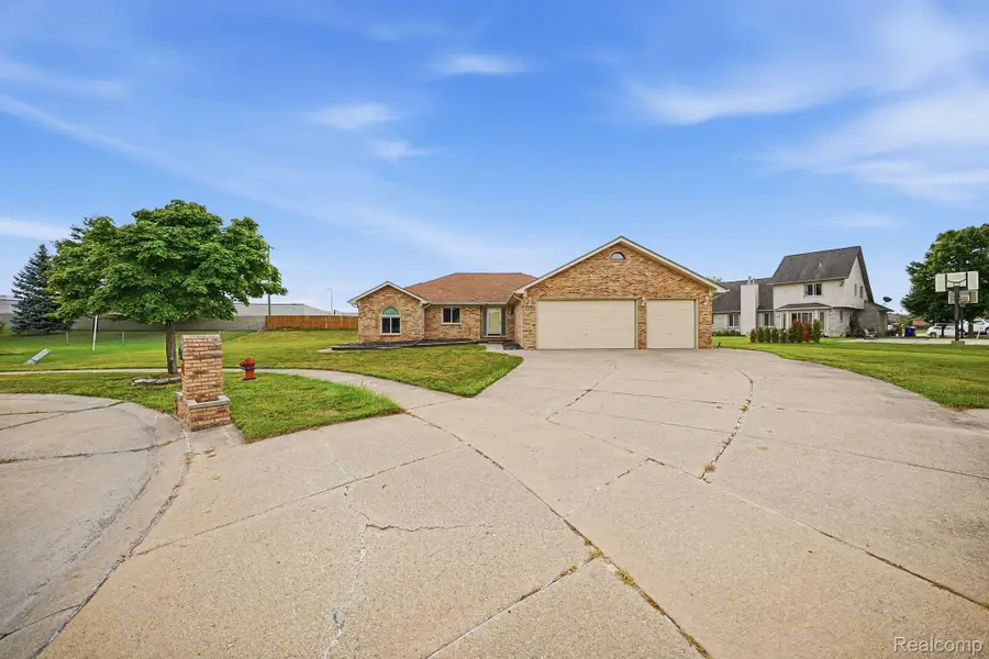 15690 Deepwood Court E, Fraser, MI 48026 - #3